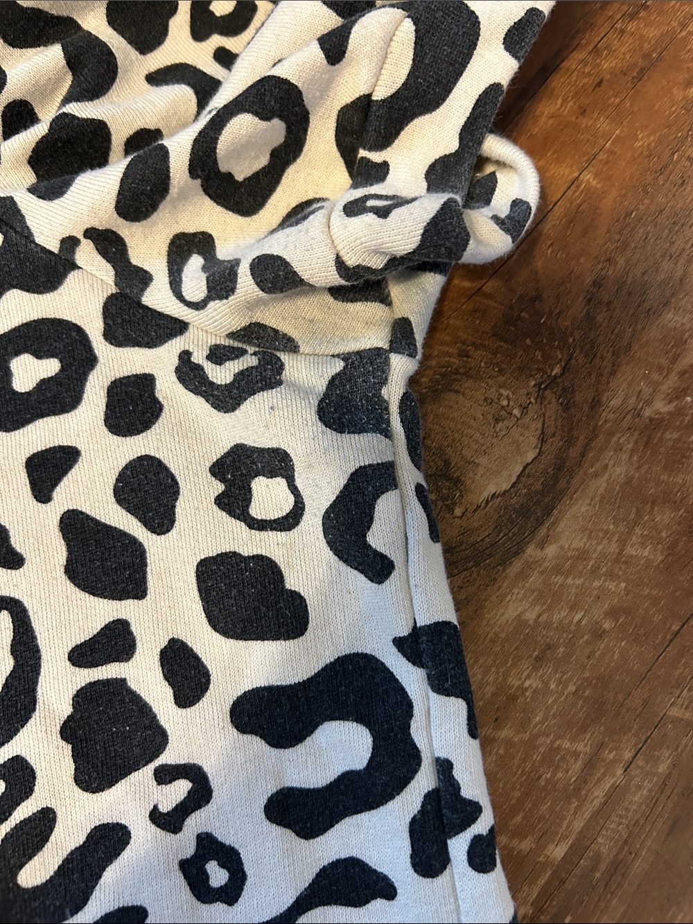Who What Wear Beige and Black Leopard Puff-Sleeve Top - Picture 7 of 9